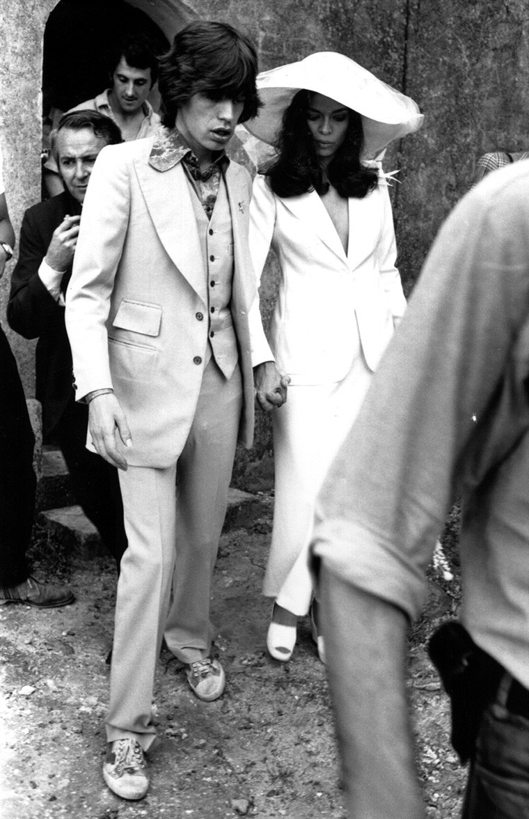 מתגלגל Stones singer Mick Jagger and his wife Bianca.