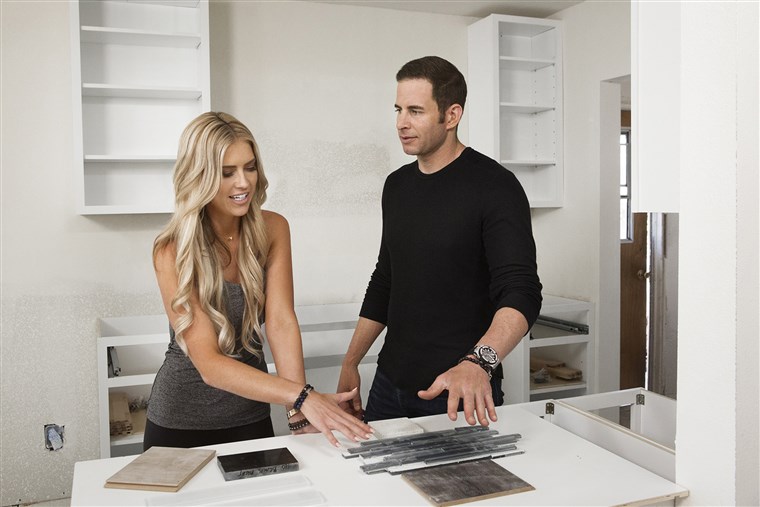क्रिस्टीना El Moussa and Tarek El Moussa are no longer a couple, but their divorce has been front and center on their HGTV show, 