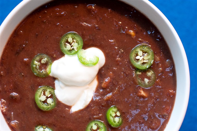שחור bean soup with sour cream and chiles 