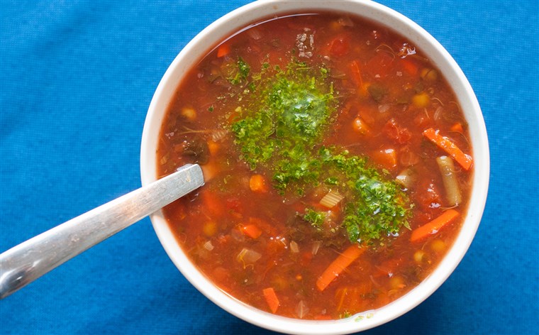 ירקות soup with pesto