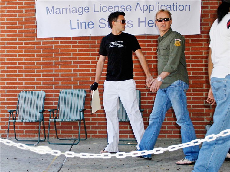 ג 'ייסון Dottley and his former husband Del Shores, pictured in 2008 when they obtained their marriage license. MAVRIXPHOTO.COM Exclusive!! Upcoming LOGO network series 
