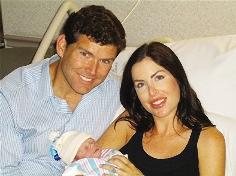 ברט and Amy Baier with their newborn son, Paul