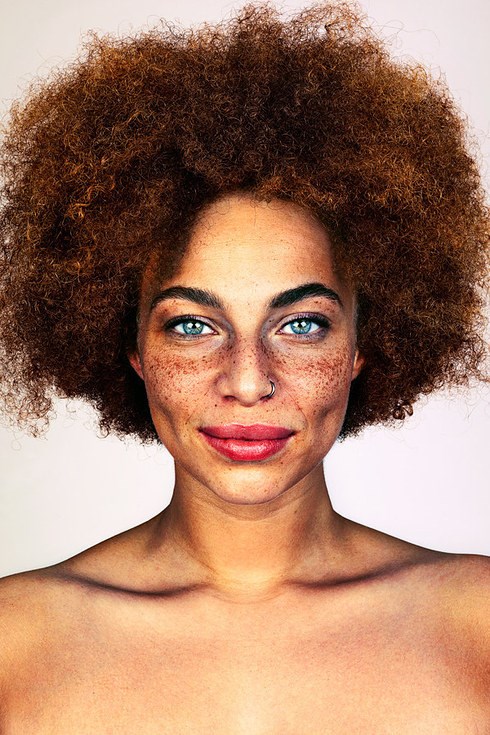 מאניה Mackowski poses for photographer Brock Elbank's #Freckles series.