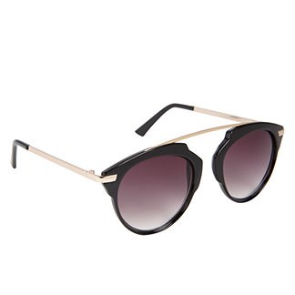 कॉल It Spring sunglasses for an oval-shaped face