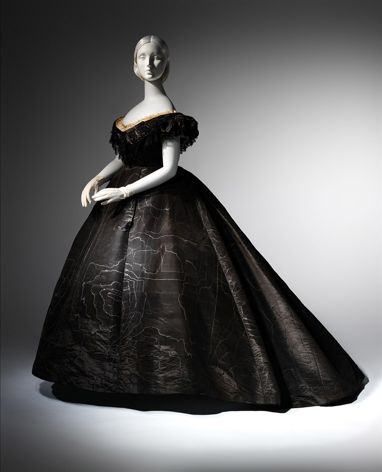 ערב Dress, ca. 1861 Black moirÃ© silk, black jet, black lace Lent by Roy Langford (C.I.L.37.1a) Photo: Â© The Metropolitan Museum of Art, by Karin...