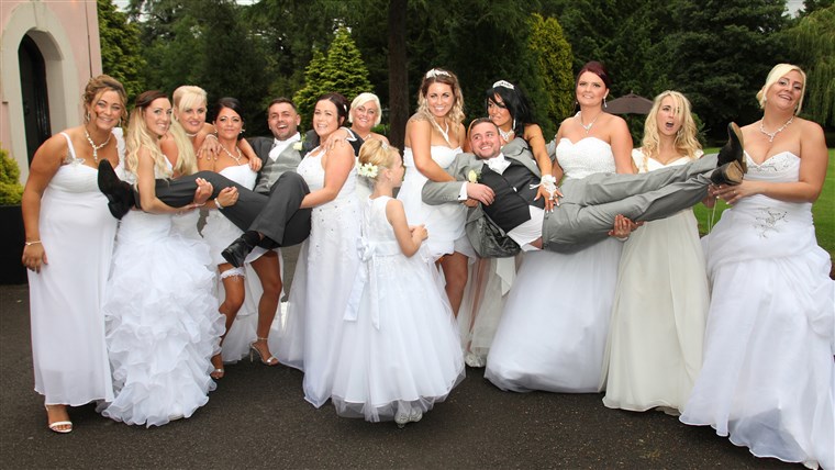 समलैंगिक couple invited 10 brides to their wedding so their big day wouldn't be missing a big white dress