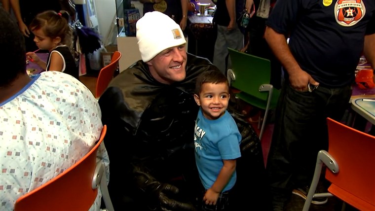 जे.जे. Watt is Batman! Texans star surprises children's hospital in character on TODAY