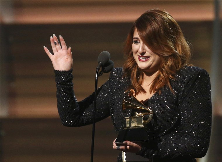 תמונה: Singer Meghan Trainor accepts the Best New Artist award at the 58th Grammy Awards in Los Angeles