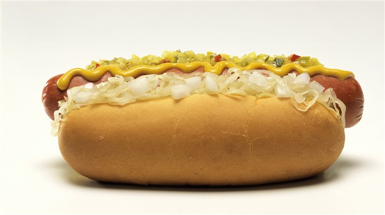 vruće Dog with sauerkraut and mustard