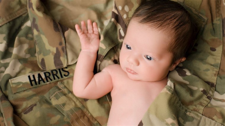 בייבי poses in military uniform of father she'll never meet