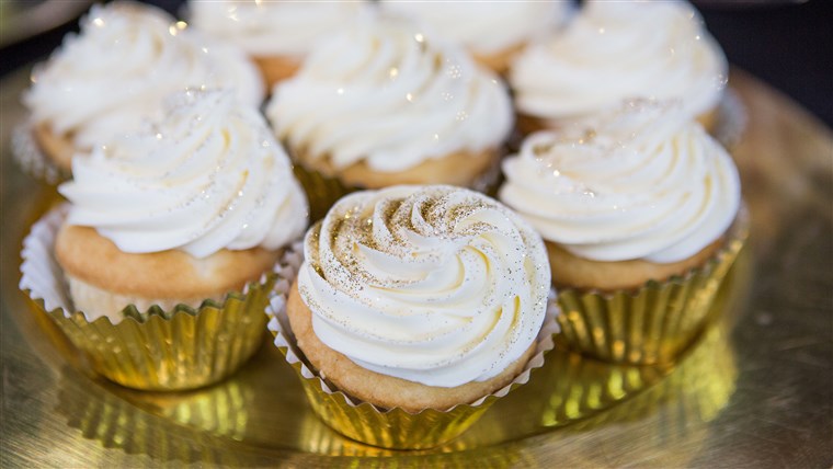 Oscar party Gold-Dust Cupcakes
