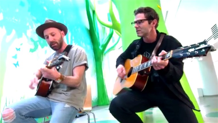 होदा's summer of yes with singer Mat Kearney.