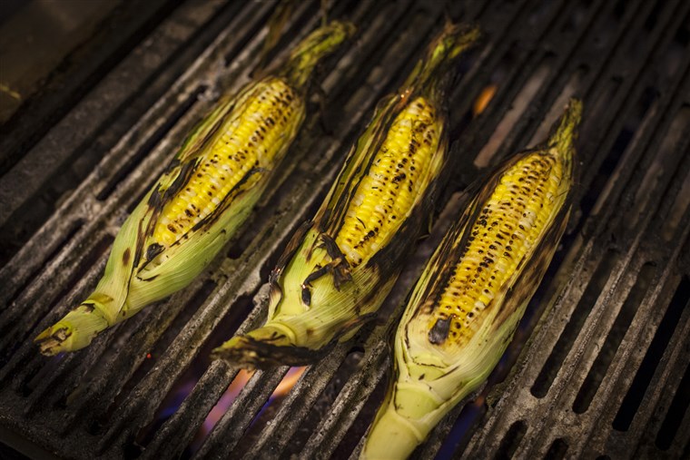 भुना हुआ corn on the grill