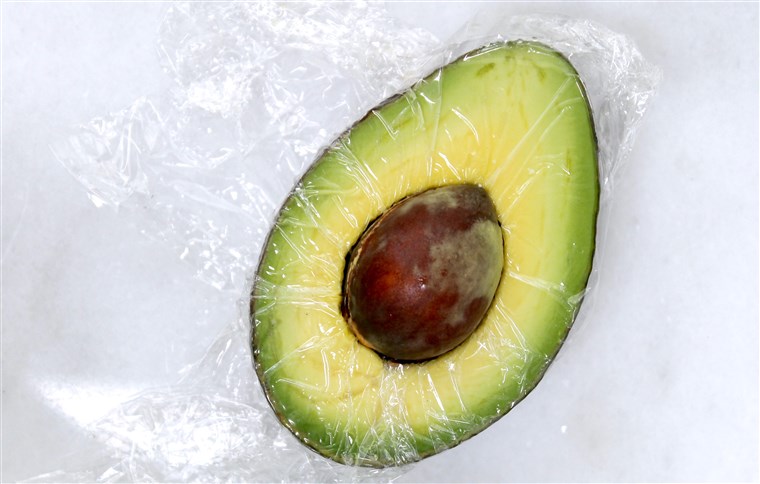 איך to keep avocado fresh