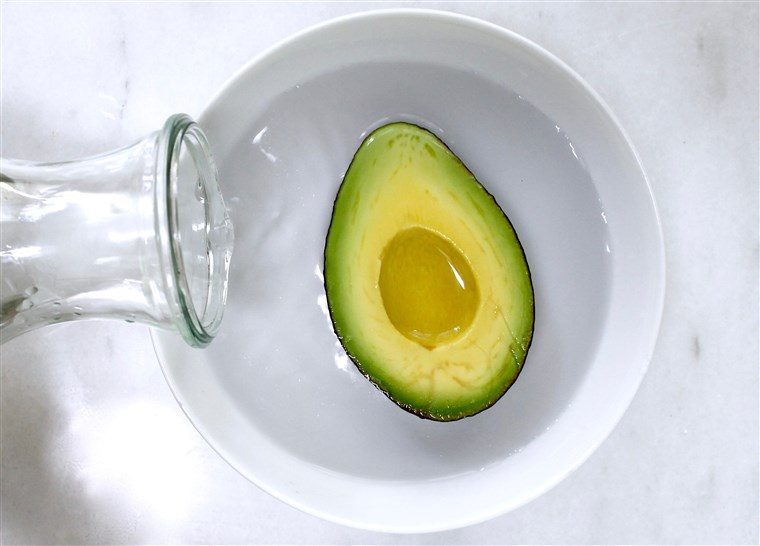 איך to keep avocado fresh