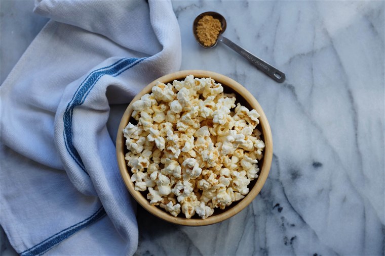 Kako to make popcorn at home