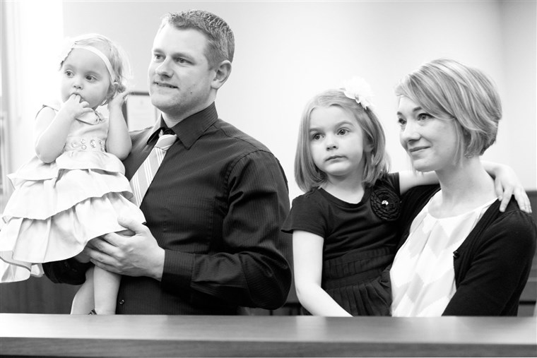 רחל Lewis with her family: Husband Ryan, and daughters Madelyn and Leyla.