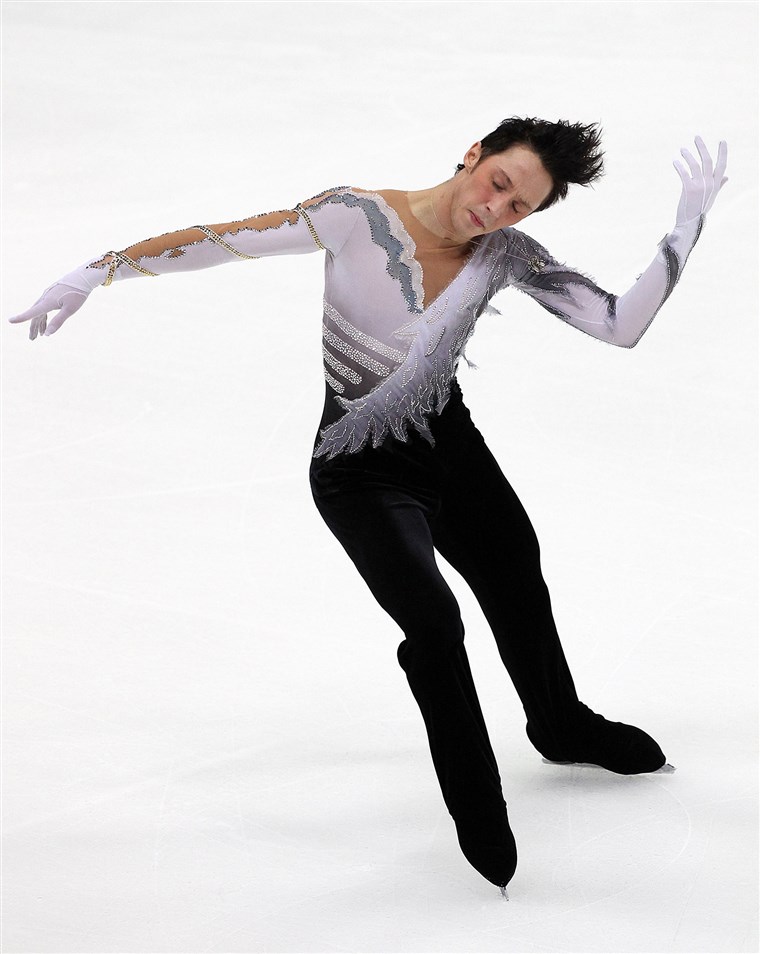 बांध performs in the Men's Free Skate on day one of the ISU Grand Prix of Figure Skating on November 7, 2009 in Nagano, Japan.