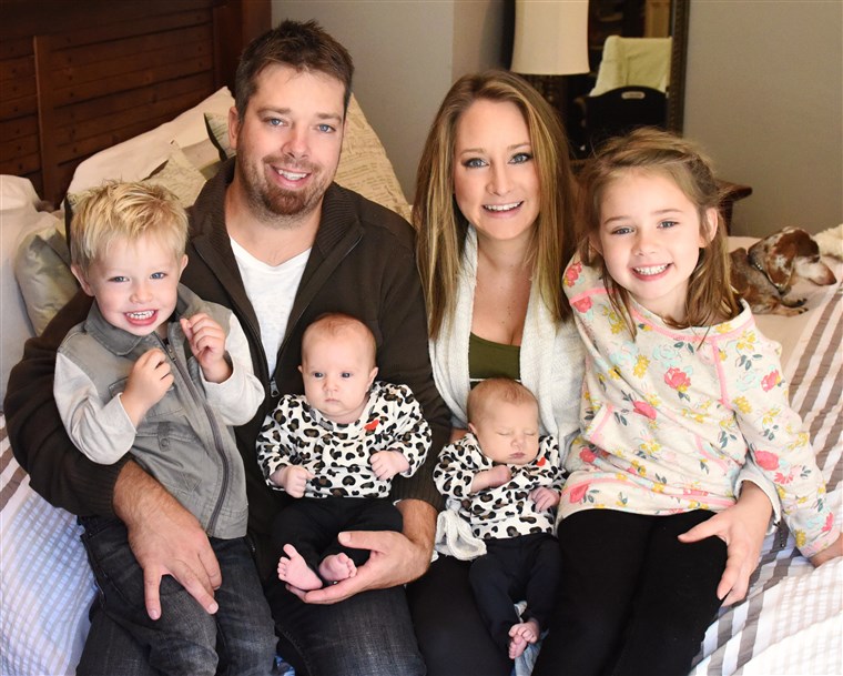 צ'אד and Cassidy Lexcen with their four children.