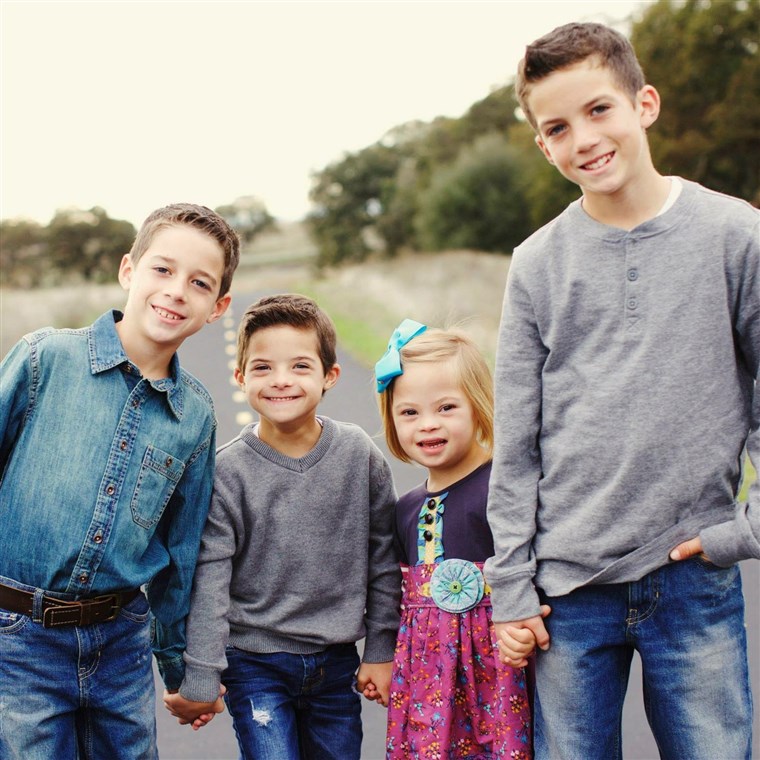סופיה, 7, with her three brothers, Diego, 13, Mateo, 11, and Joaquin, 8.