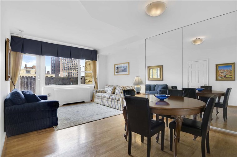 ईव Plumb's New York City apartment