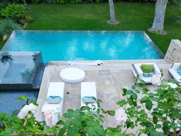 Jennifer Lopez's pool