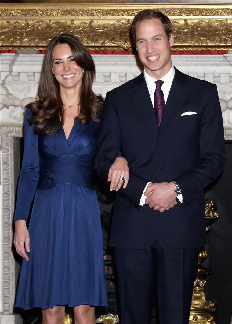 केट Middleton in blue Issa dress got engaged to Prince William