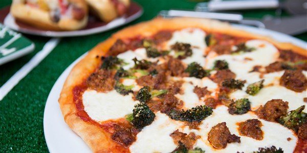 Kolbász and Broccoli Pizza
