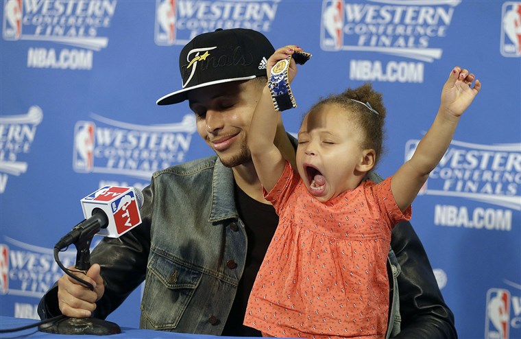 István Curry and his daughter at the press conference following the Golden State Warriors win