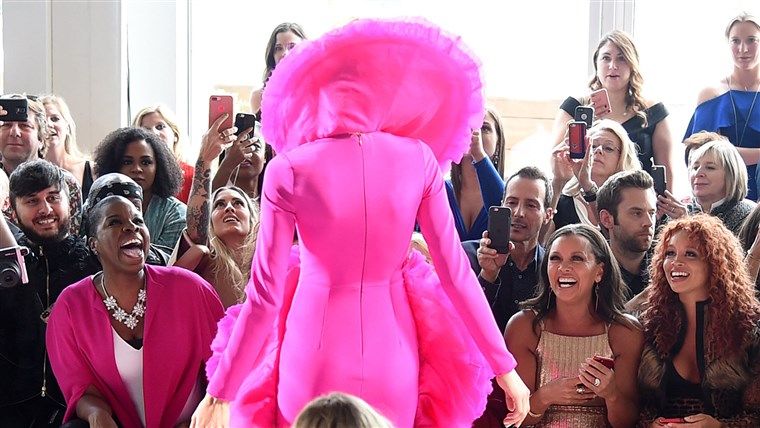 Kép: Christian Siriano - Front Row - September 2023 - New York Fashion Week: The Shows