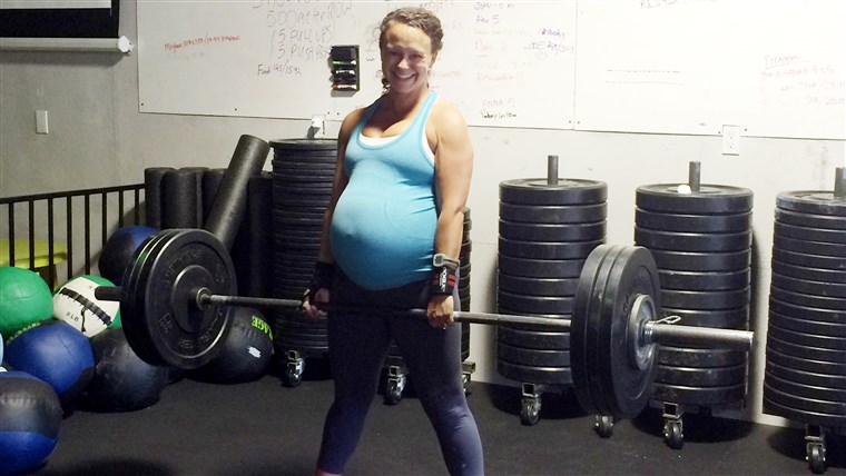 मेघन Leatherman set personal records for weight-lifting at 40 weeks pregnant.