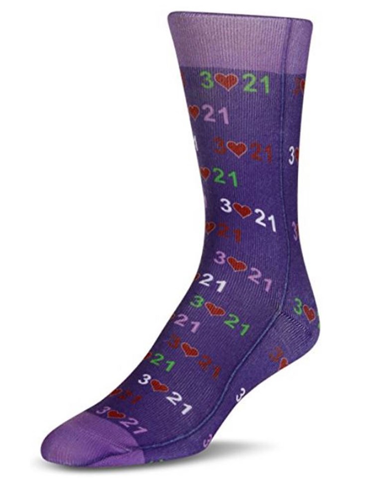 Ovaj $12 pair raises awareness for Down syndrome. 