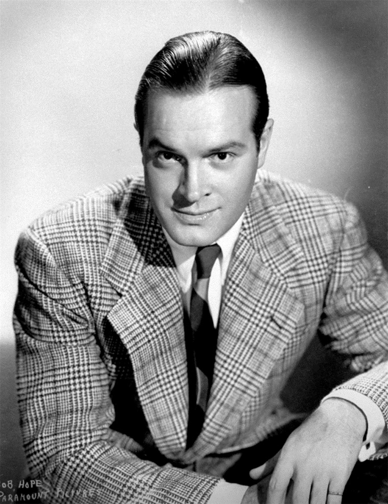 Komičar Bob Hope is shown in this 1943 photo. Hope died late Sunday July 27, 2003, at his home in Toluca Lake,Calif. He was 100.