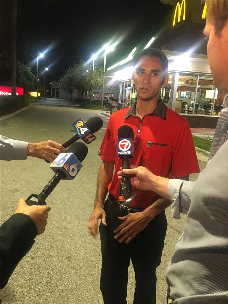 Miami-terület McDonald's drive-thru worker Pedro Viloria saved the life of a customer this week.
