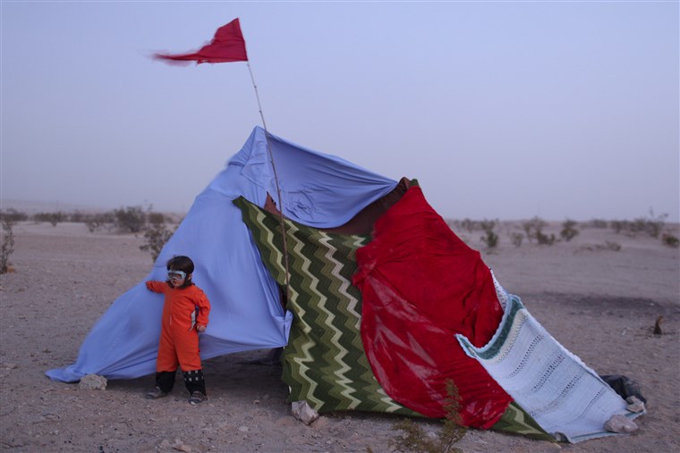 हॉकआई Huey and blanket fort