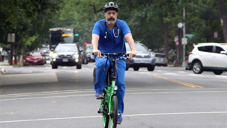 חום often uses a bicycle to see patients. 