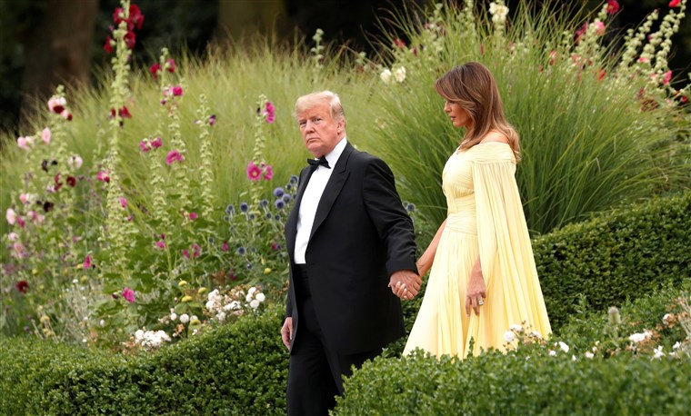Kép: Trumps depart London for Blenheim Palace in Woodstock, Britain
