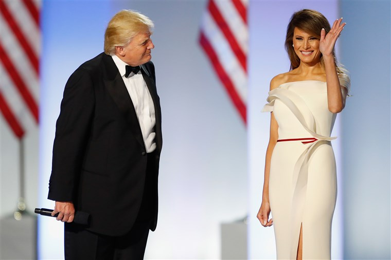 हेर्वे Pierre also designed the first lady's off-white inaugural ball gown. 
