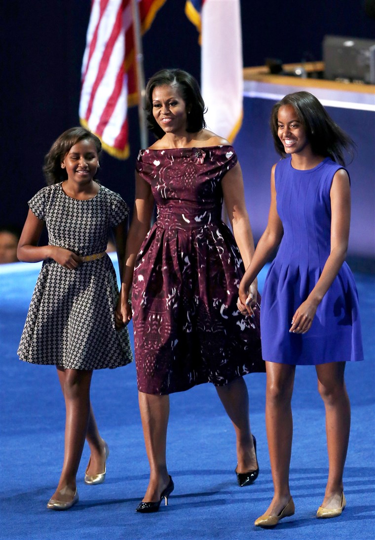 מישל Obama with Malia and Sasha