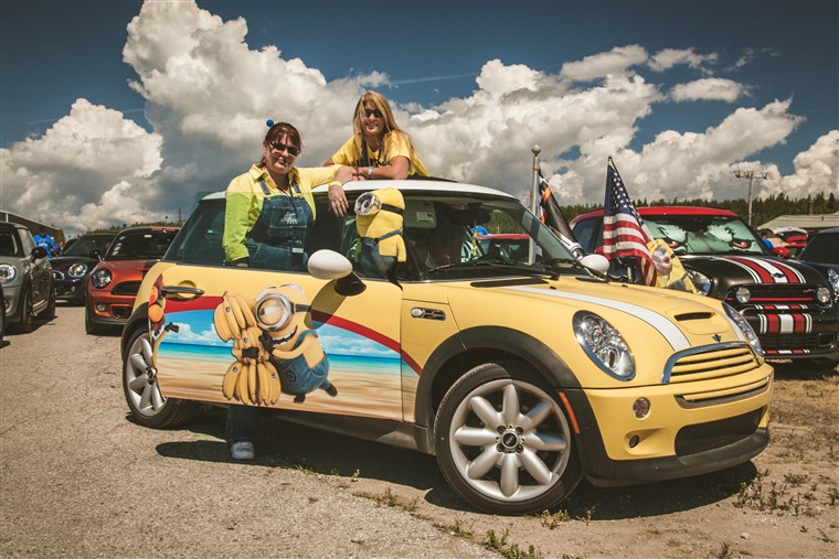ए Minions-themed car at the 2015 Mini on the Mack parade