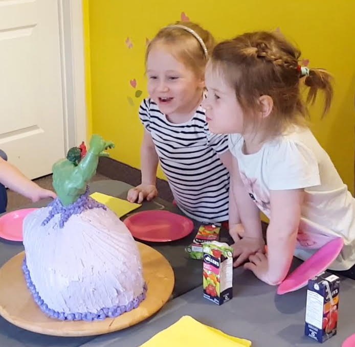 התאומים daughters wanted an extra special cake for their birthday: The Incredible Hulk as a princess.