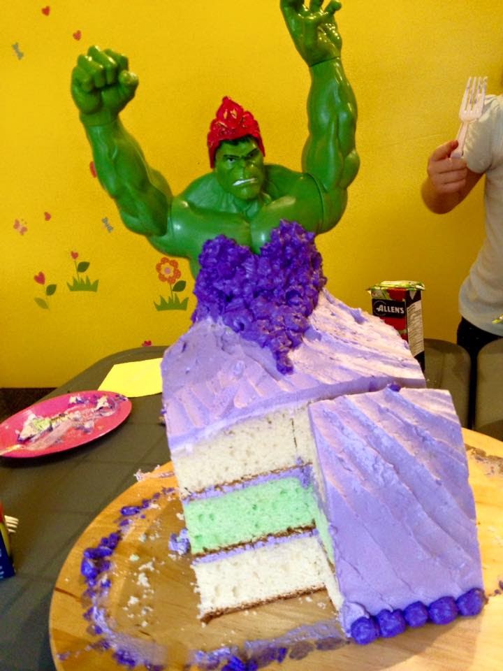 לייני Elton made the incredible hulk princess cake from scratch.