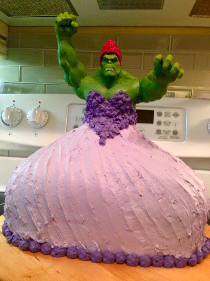 לייני Elton made her twin daughters a gender-bending cake: Hulk as a princess!