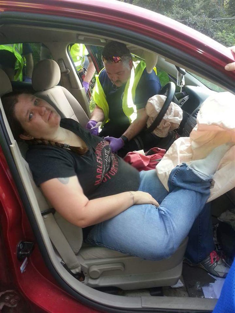 אודרה Tatum, a mother of three from Georgia, is warning against the dangers of putting your feet on the dashboard while in a moving car after suffering life-altering injuries in a crash. 