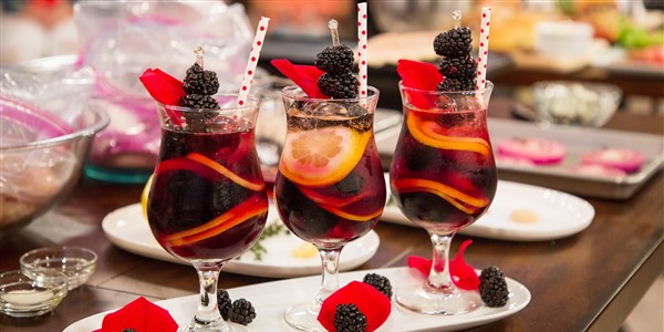 ורד Blackberry Sangria Cocktail 