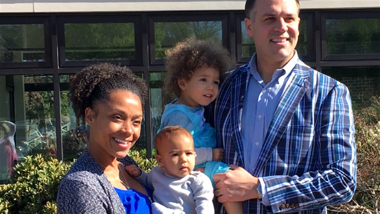 דוס with her husband, Jeff Thompson, and their daughters Kateri, 2, and Quinn, 10 months.