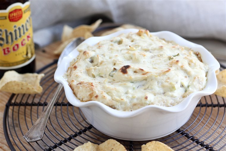 पनीर का beer caramelized onion and artichoke dip