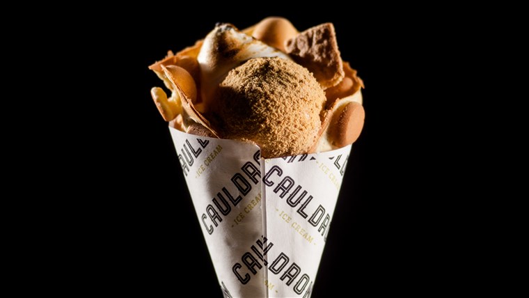 קדרה Ice Cream's S'mores Puffle Cone