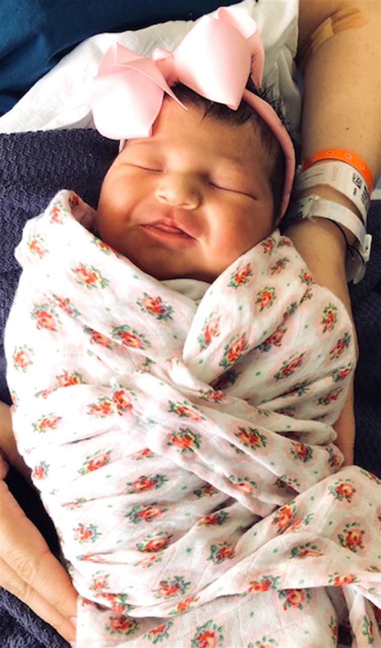 केवल 11 hours after Matt Neumann and Amanda Monteiro said goodbye to their daughter Edie, their second daughter, Eleanor was born.