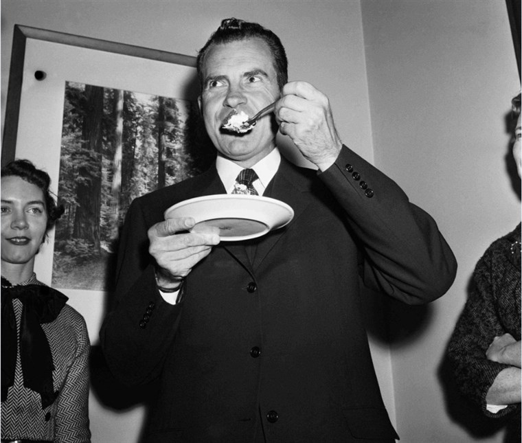 यहाँ तक की presidents have curious food obsessions. Richard Nixon enjoyed the unusual combination of cottage cheese with ketchup.